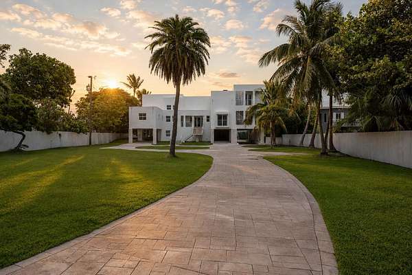 2.39 Acres of Land with Home for Sale in Plantation Key, Florida