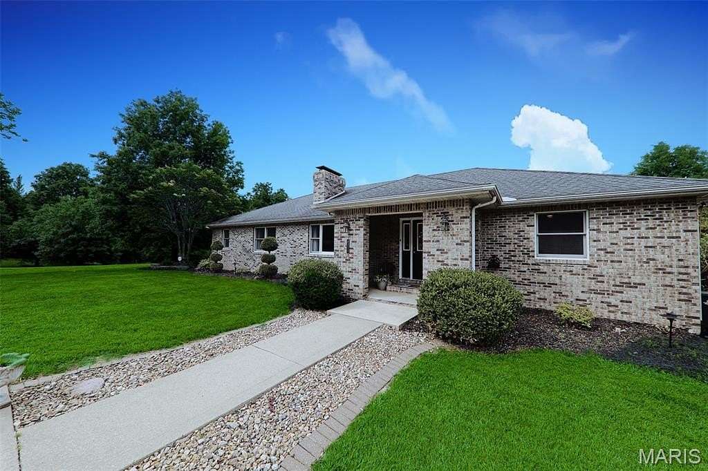 2 Acres of Land with Home for Sale in Edwardsville, Illinois