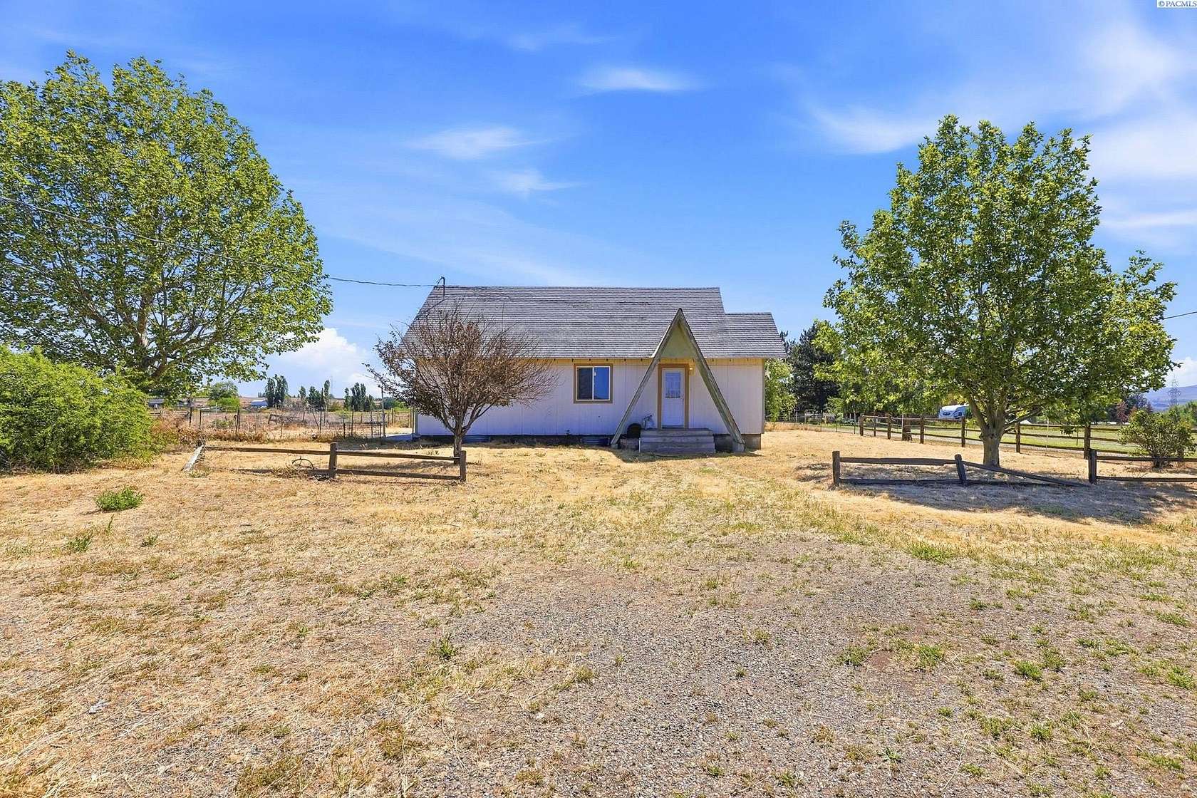 5 Acres of Land with Home for Sale in Benton City, Washington