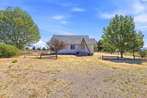 5 Acres of Land with Home for Sale in Benton City, Washington