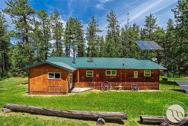 19 Acres of Land with Home for Sale in Columbus, Montana