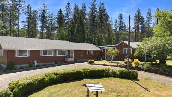 7.73 Acres of Land with Home for Sale in Roseburg, Oregon
