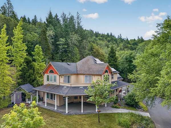5 Acres of Land with Home for Sale in Grants Pass, Oregon