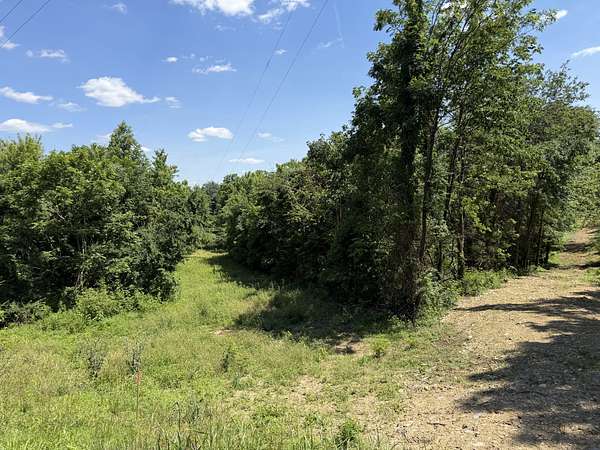 8.59 Acres of Residential Land for Sale in Westmoreland, Tennessee
