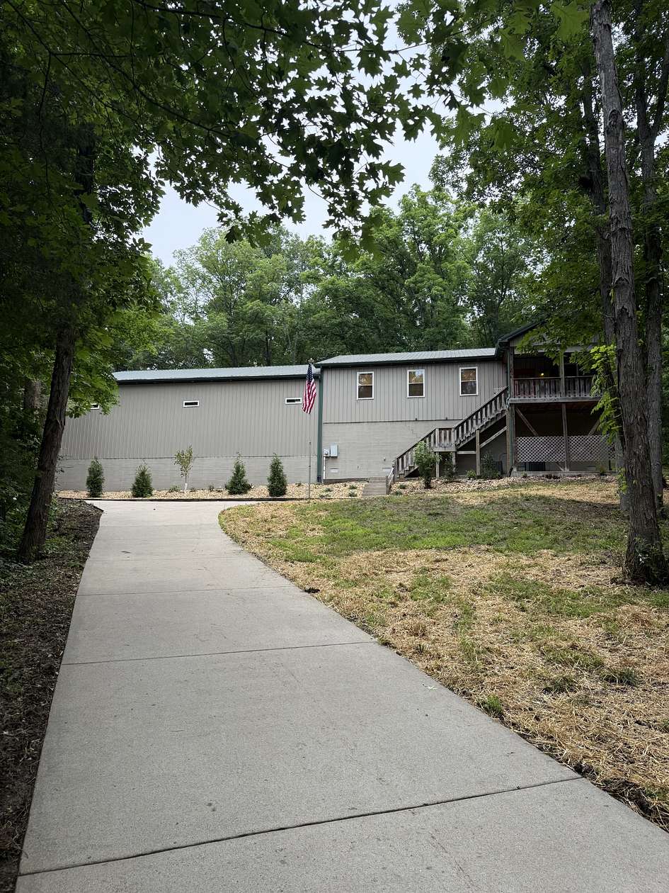5.52 Acres of Land with Home for Sale in Gallatin, Tennessee