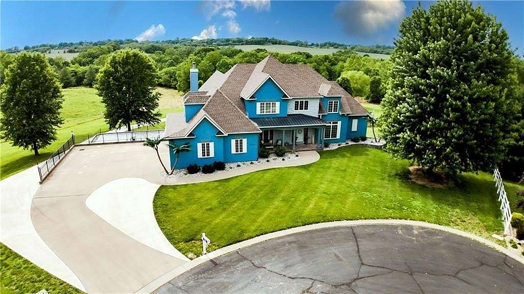 5 Acres of Land with Home for Sale in St. Joseph, Missouri