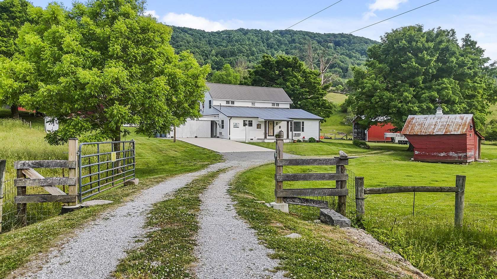 100 Acres of Land with Home for Sale in Sneedville, Tennessee
