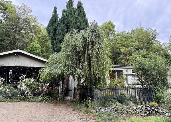 21.6 Acres of Land with Home for Sale in Myrtle Creek, Oregon