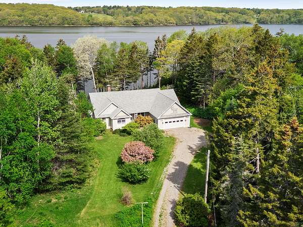 1.7 Acres of Land with Home for Sale in South Thomaston, Maine