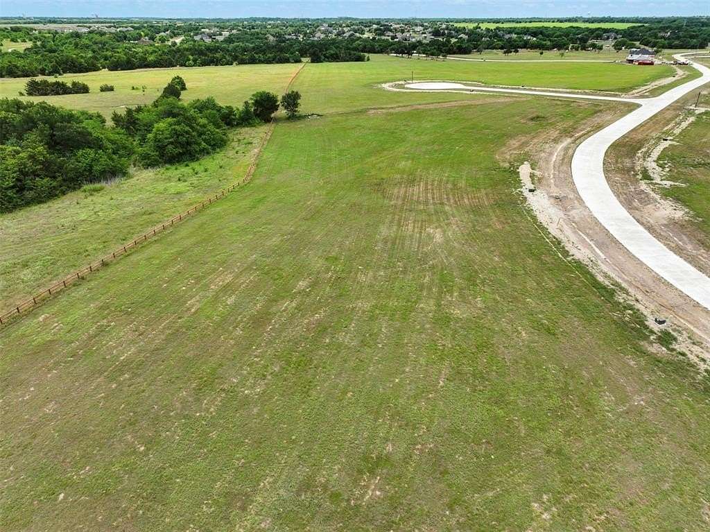 1 Acre of Residential Land for Sale in Oak Leaf, Texas