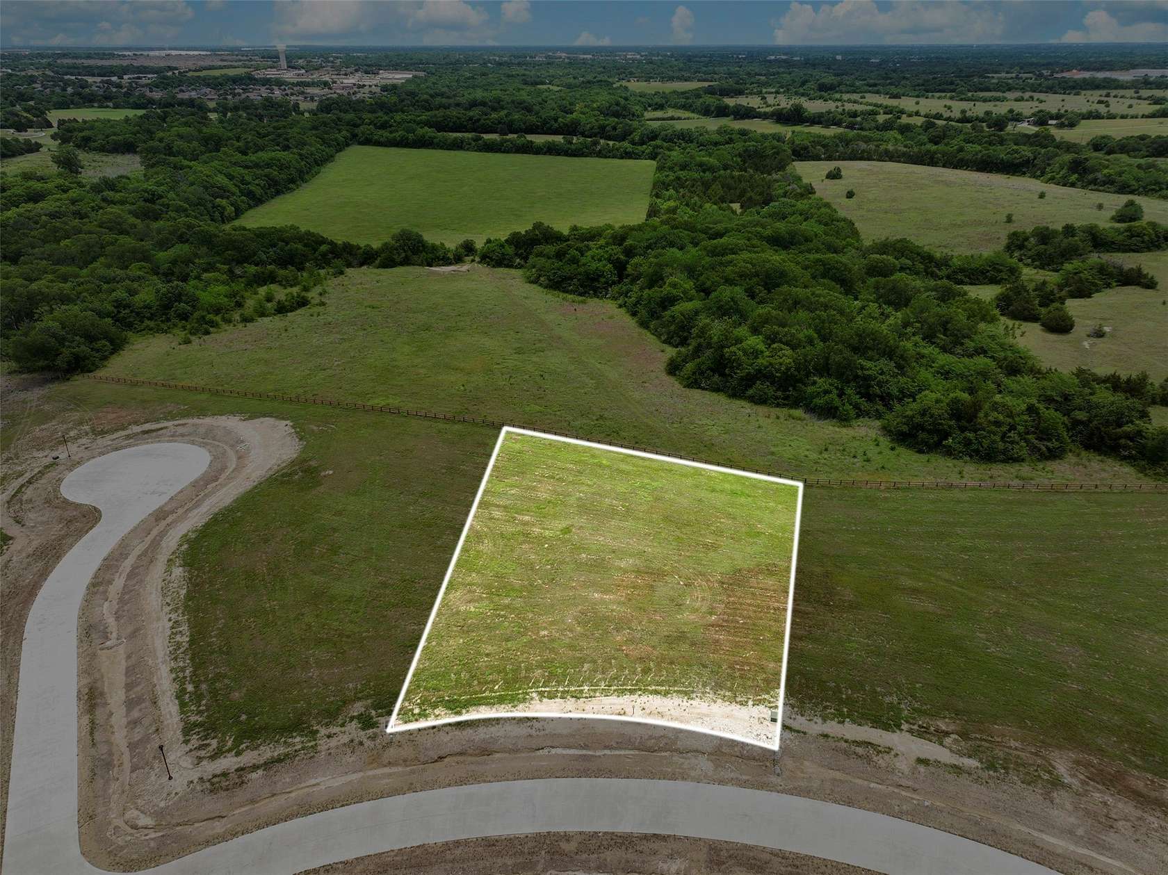1 Acre of Residential Land for Sale in Oak Leaf, Texas