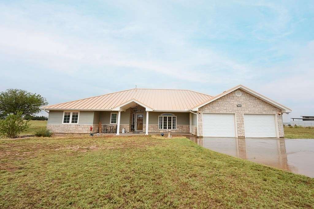 4.7 Acres of Land with Home for Sale in Seminole, Texas