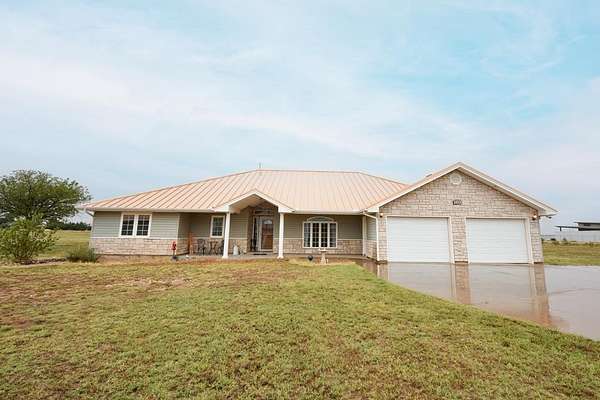 4.7 Acres of Land with Home for Sale in Seminole, Texas