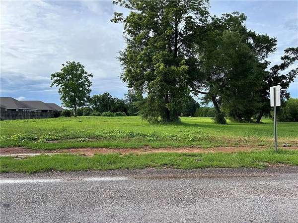 0.92 Acres of Commercial Land for Sale in Mobile, Alabama