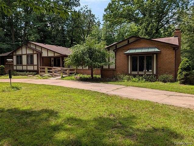 10 Acres of Land with Home for Sale in Columbus Township, Michigan
