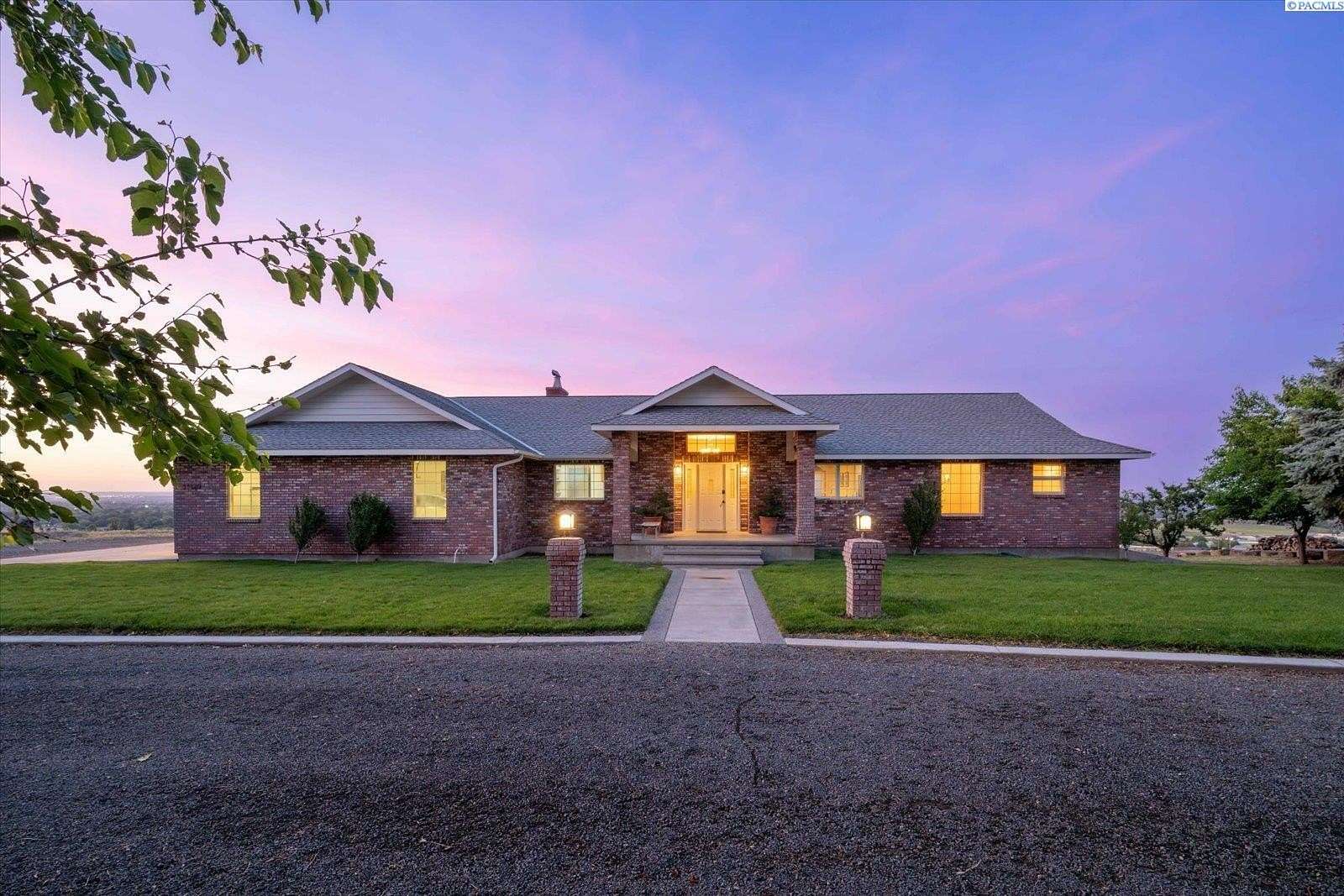 19.2 Acres of Land with Home for Sale in Kennewick, Washington