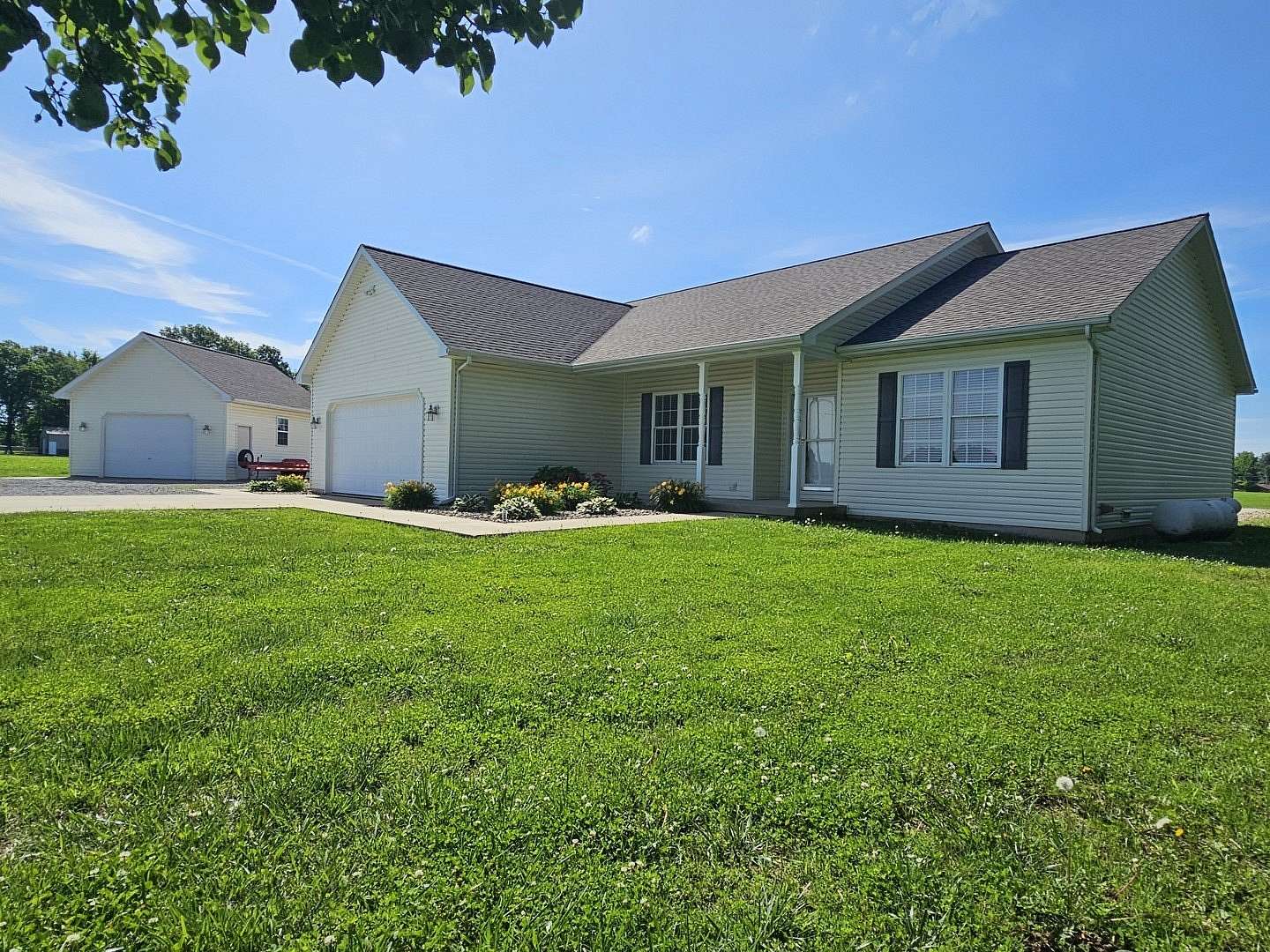 1.57 Acres of Land with Home for Sale in Mount Vernon, Illinois