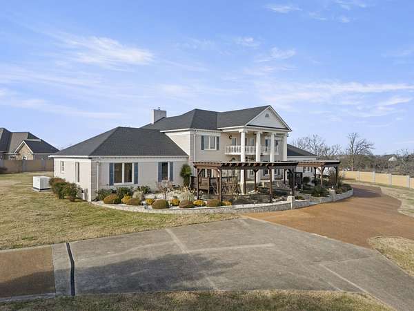 2 Acres of Land with Home for Sale in Lebanon, Tennessee