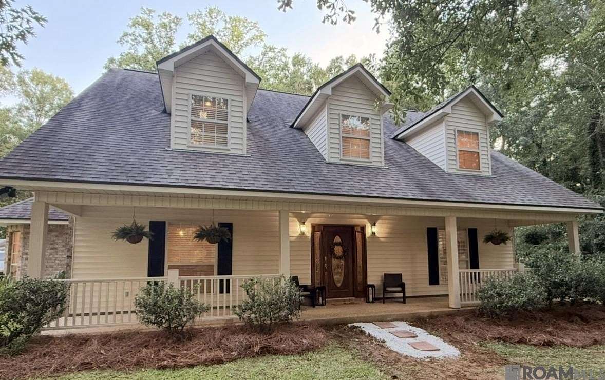 10.4 Acres of Recreational Land with Home for Sale in Jackson, Louisiana
