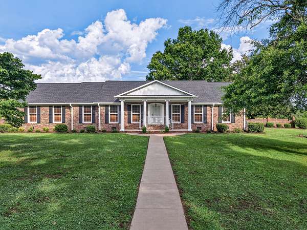 25 Acres of Land with Home for Sale in Petersburg, Tennessee