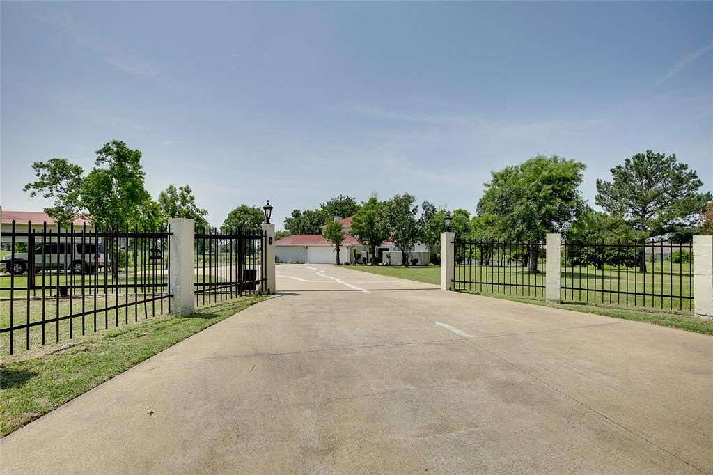 3.32 Acres of Land with Home for Sale in Kemp, Texas