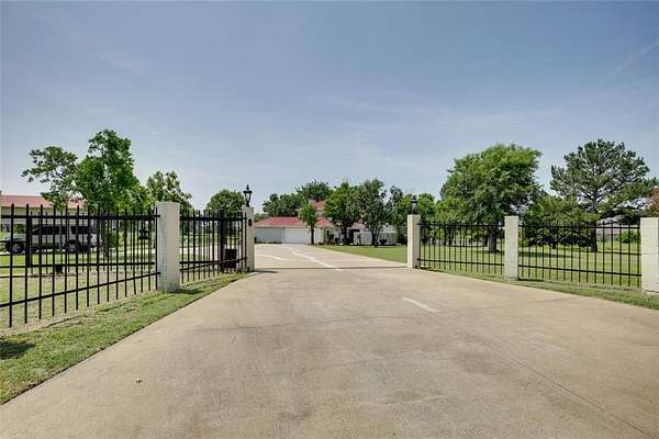 3.32 Acres of Land with Home for Sale in Kemp, Texas