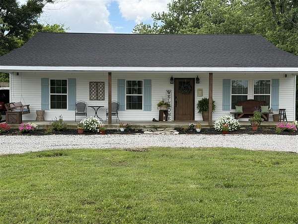 8.75 Acres of Land with Home for Sale in Lewisburg, Kentucky