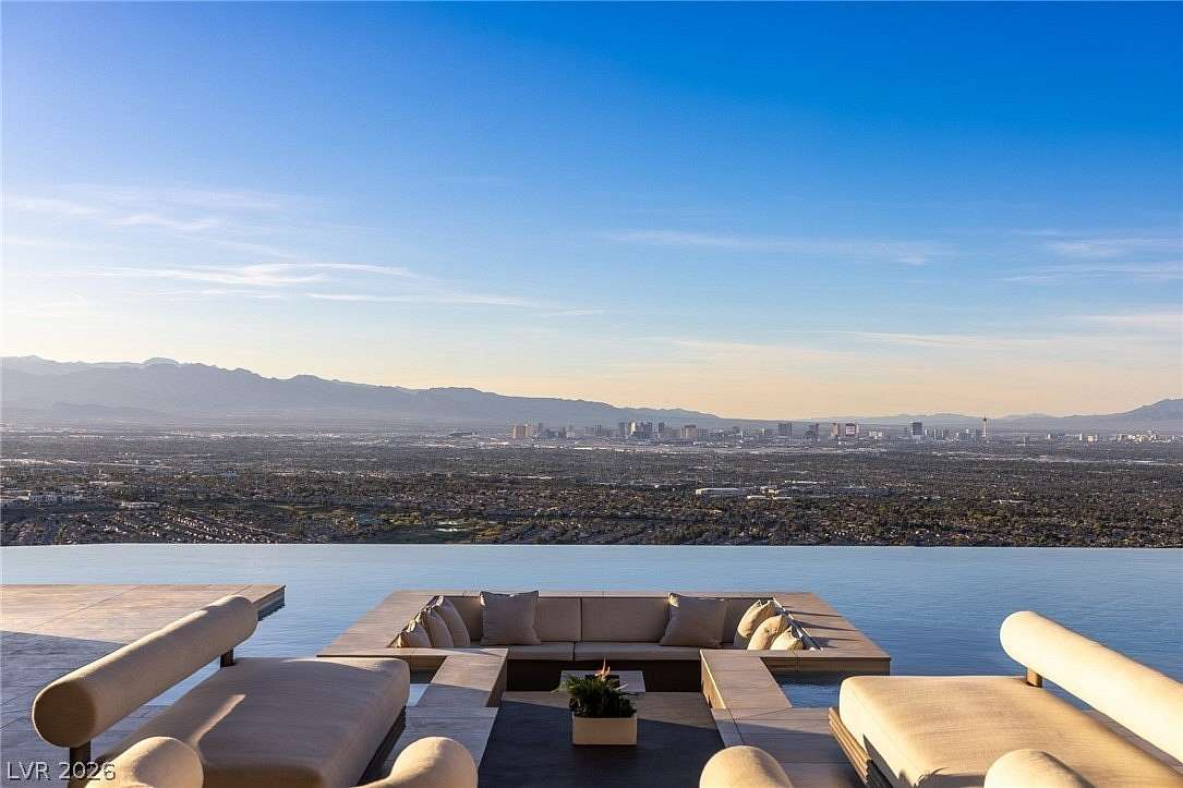 2.53 Acres of Land with Home for Sale in Henderson, Nevada