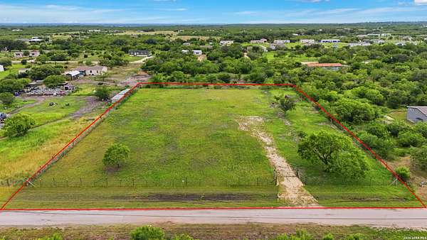 1.5 Acres of Residential Land for Sale in Hondo, Texas