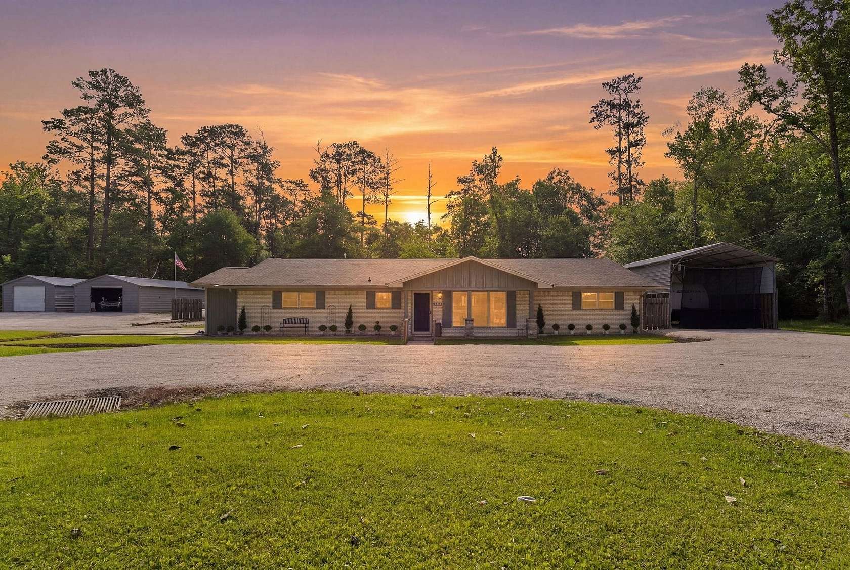 1.58 Acres of Improved Residential Land for Sale in Silsbee, Texas