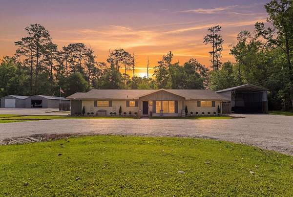 1.58 Acres of Improved Residential Land for Sale in Silsbee, Texas