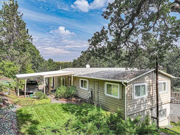 124 Acres of Land with Home for Sale in Roosevelt, Washington
