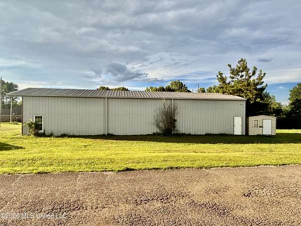 2 Acres of Improved Commercial Land for Sale in Guntown, Mississippi