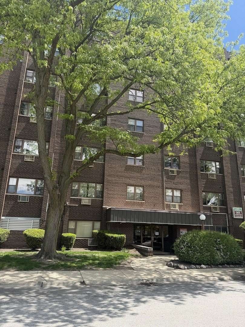 0.77 Acres of Improved Residential Land for Lease in Chicago, Illinois