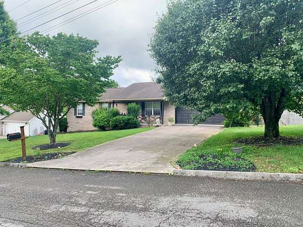 4.6 Acres of Land with Home for Sale in New Tazewell, Tennessee