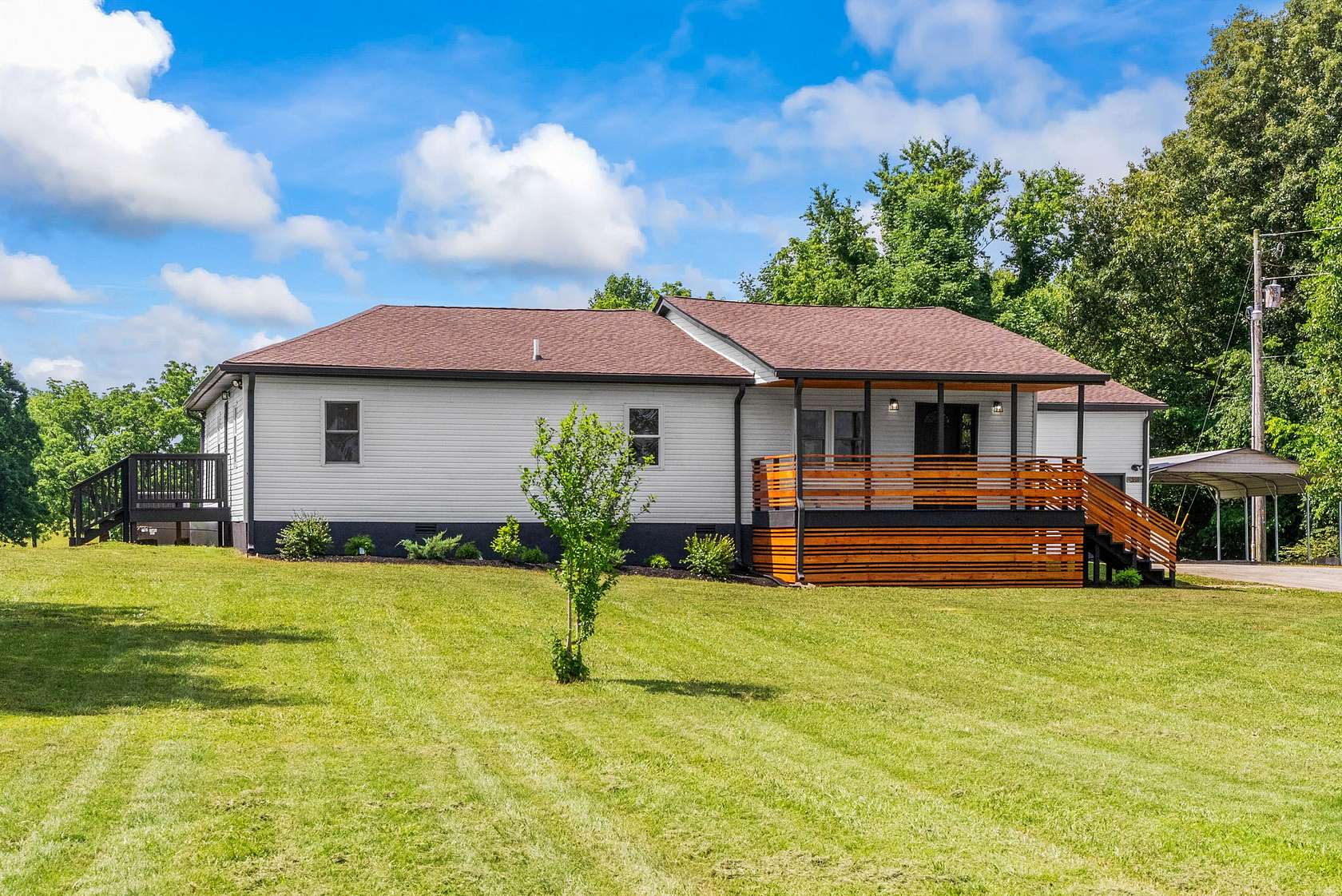 6.85 Acres of Land with Home for Sale in Springfield, Tennessee