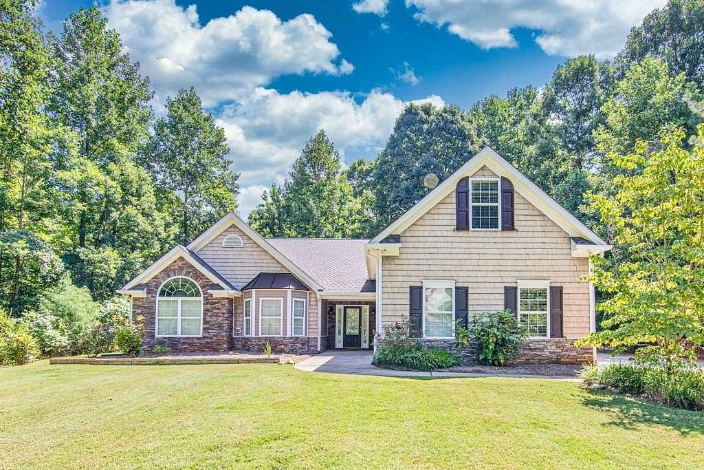 1.63 Acres of Land with Home for Lease in Braselton, Georgia