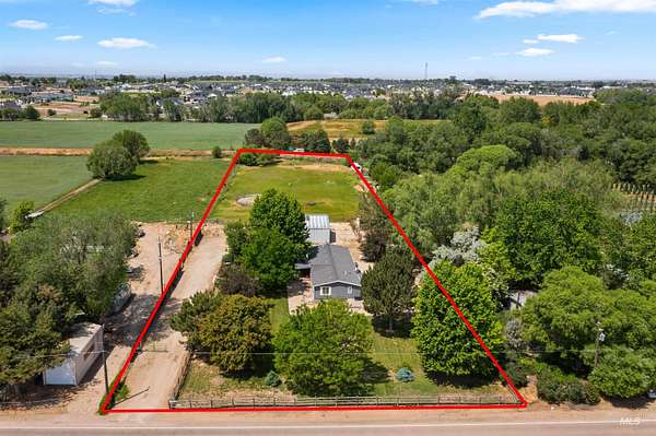 2.88 Acres of Land with Home for Sale in Caldwell, Idaho