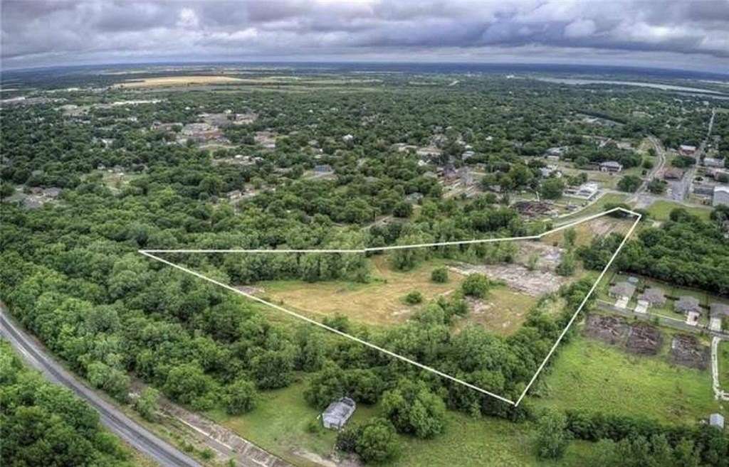 8.47 Acres of Mixed-Use Land for Sale in Greenville, Texas