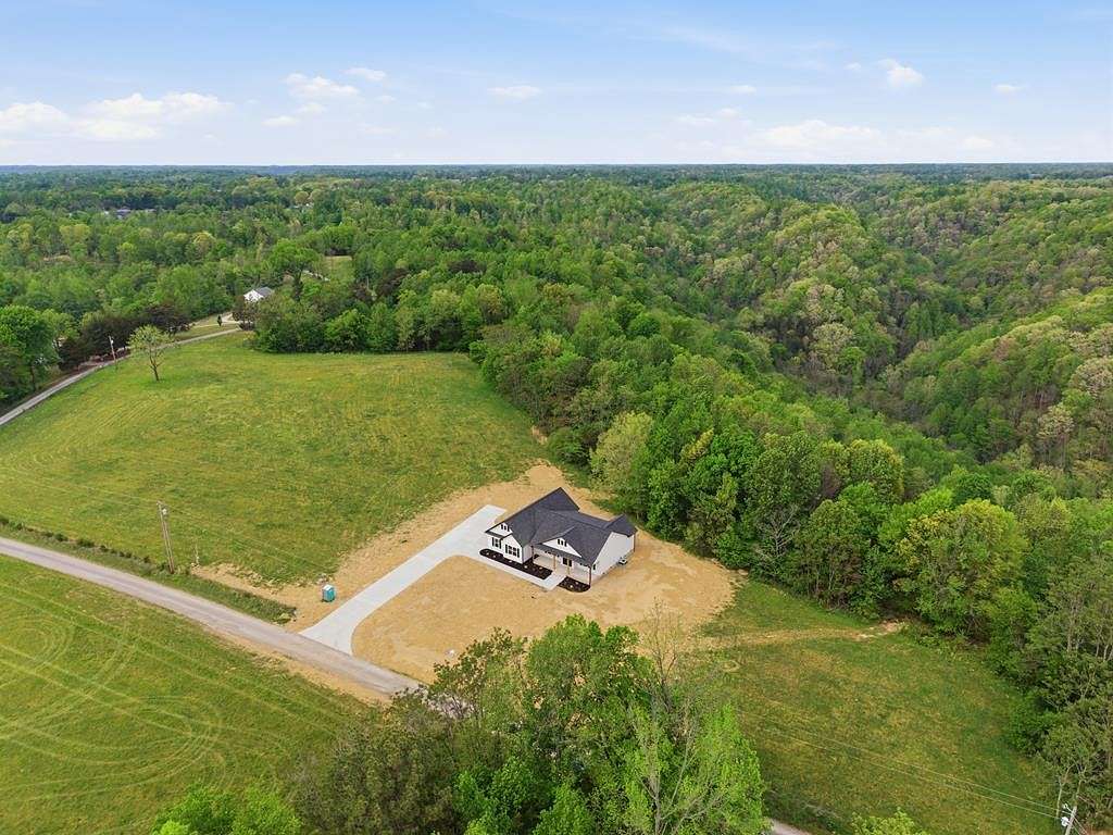 10 Acres of Recreational Land with Home for Sale in Baxter, Tennessee