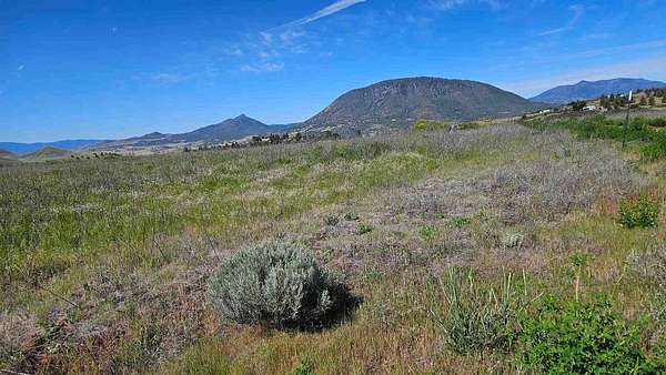 7 Acres of Residential Land for Sale in Montague, California