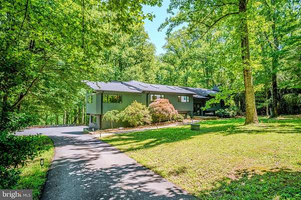 5.17 Acres of Land with Home for Lease in Great Falls, Virginia