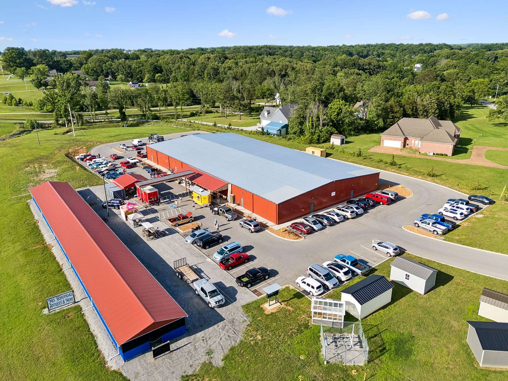 3.12 Acres of Improved Commercial Land for Sale in Greenbrier, Tennessee