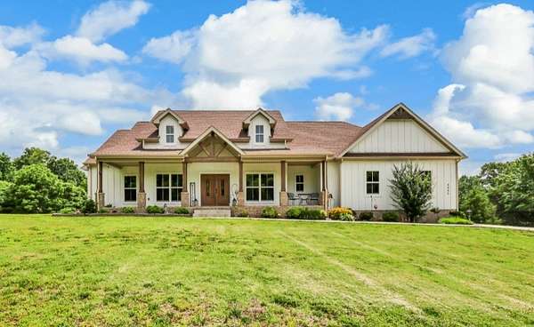 14.8 Acres of Land with Home for Sale in Indian Mound, Tennessee