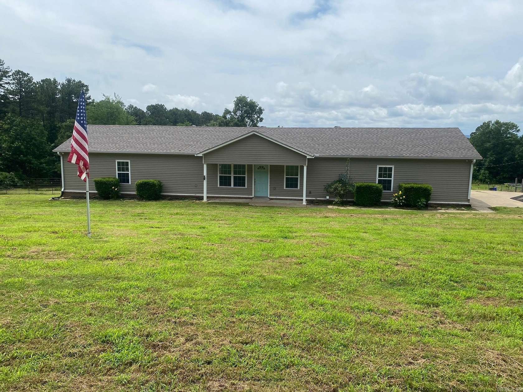 1.5 Acres of Land with Home for Sale in Vilonia, Arkansas