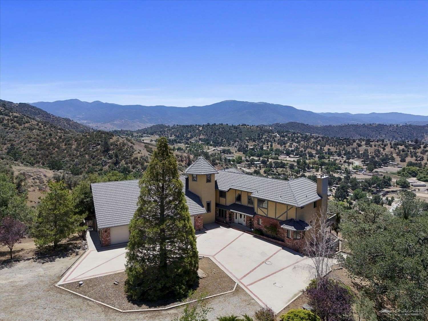 8.18 Acres of Land with Home for Sale in Tehachapi, California