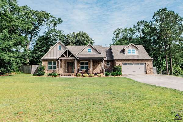 2.4 Acres of Land with Home for Sale in Hawkinsville, Georgia