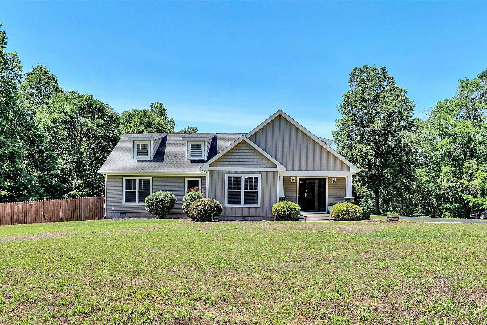 1.64 Acres of Land with Home for Sale in Hardy, Virginia