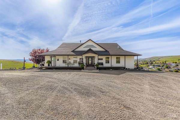 4.78 Acres of Land with Home for Sale in Clarkston, Washington