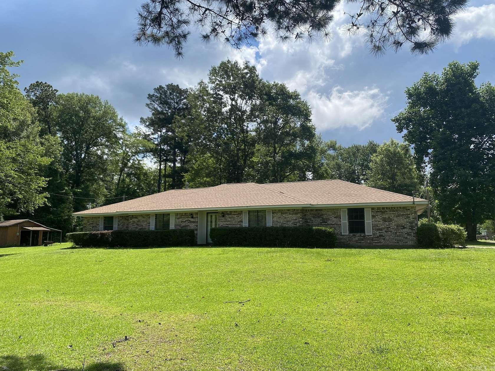 2.33 Acres of Land with Home for Sale in Camden, Arkansas